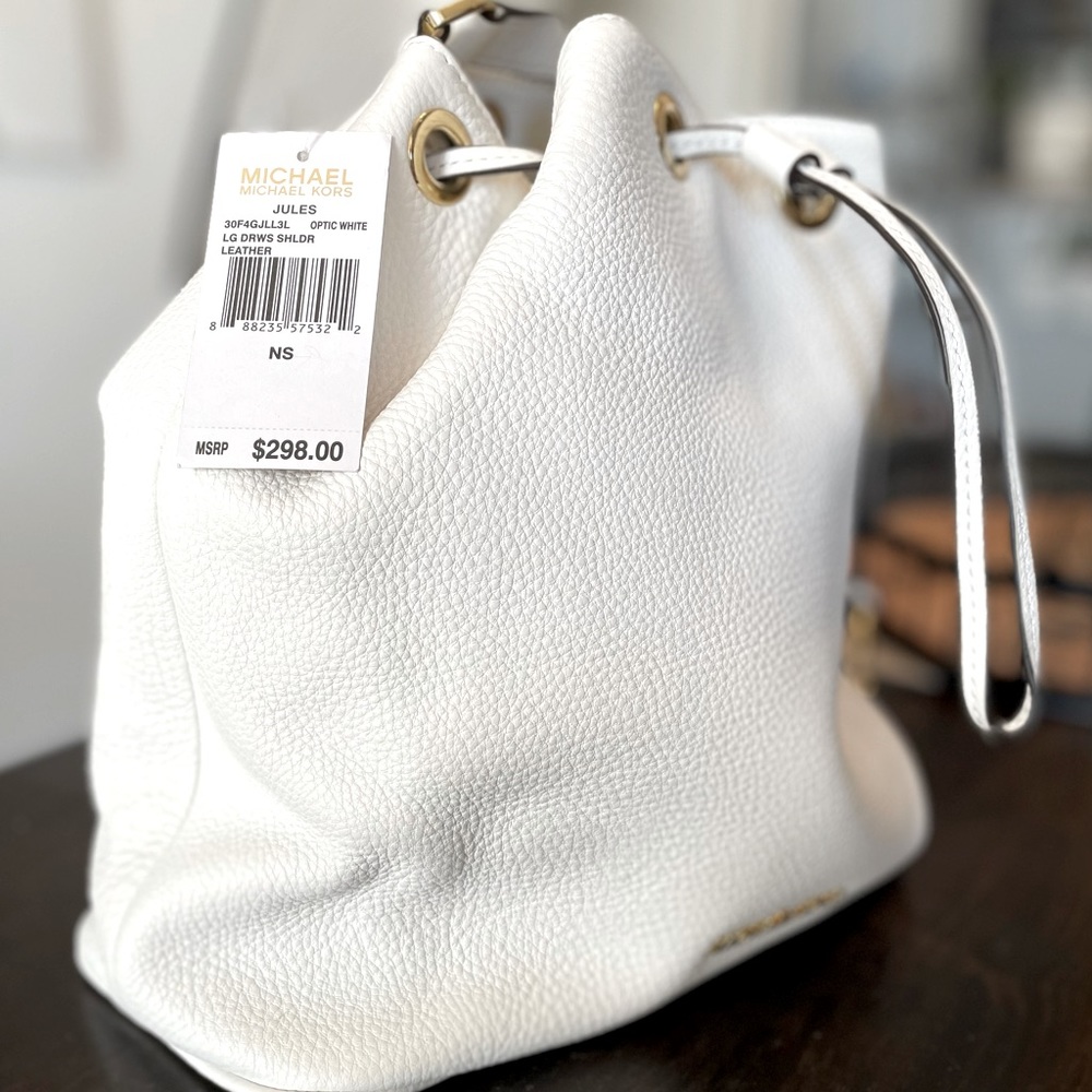 ✨SOLD✨ NWT Michael Kors White LG Drawstring Purse